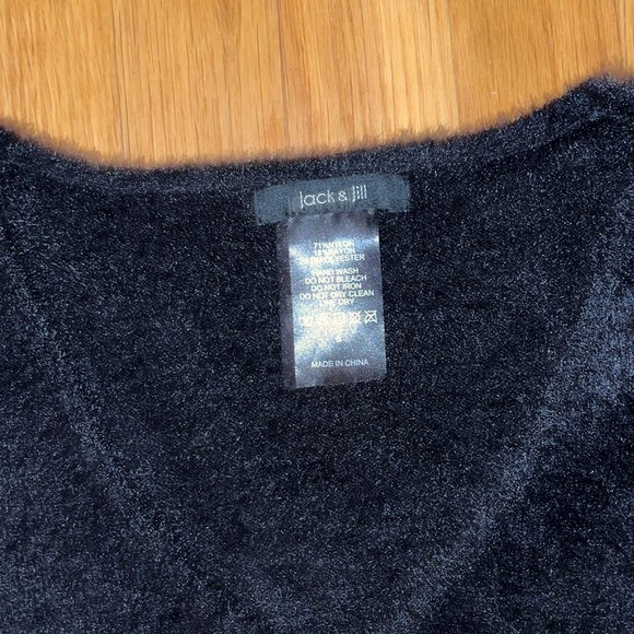 Black Cropped Fuzzy Sweater - Picture 2 of 4